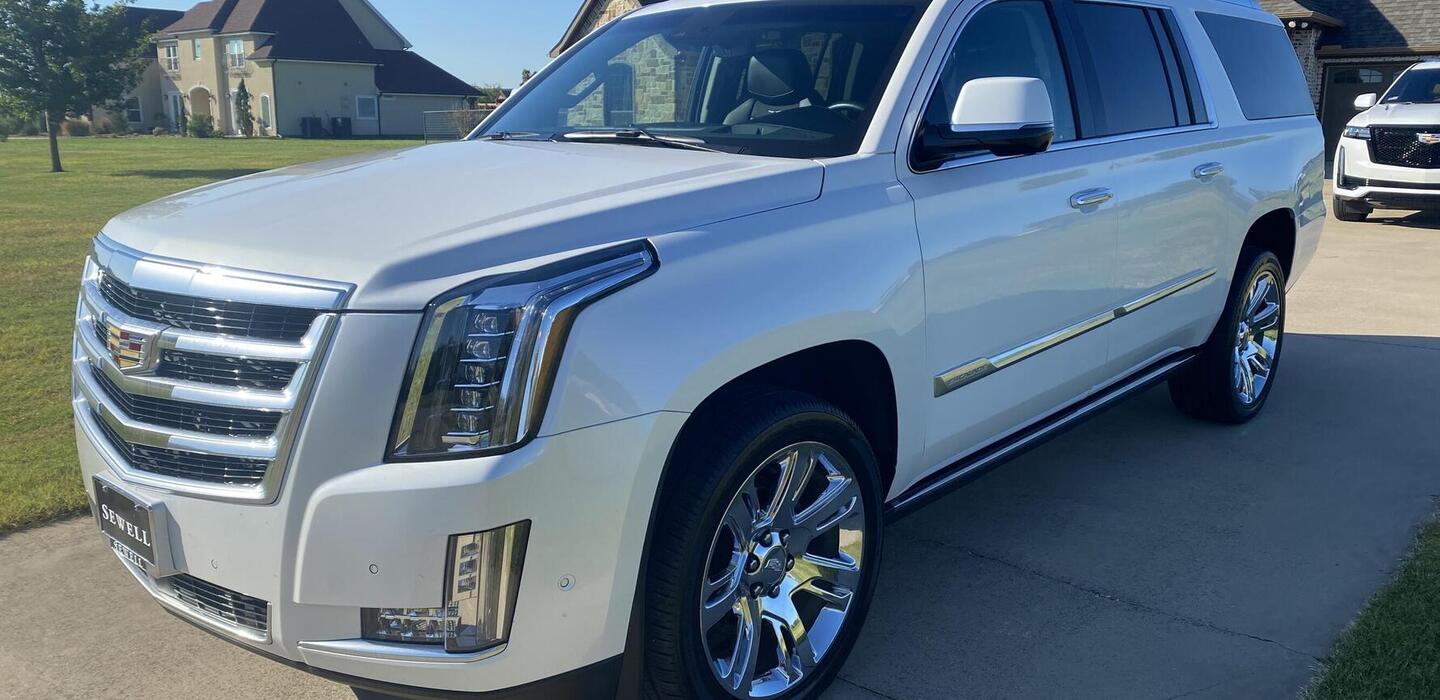 Cadillac Escalade ESV 2018 • SKJ5475