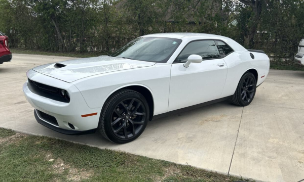 Dodge Challenger SXT 2022 • TLZ5445