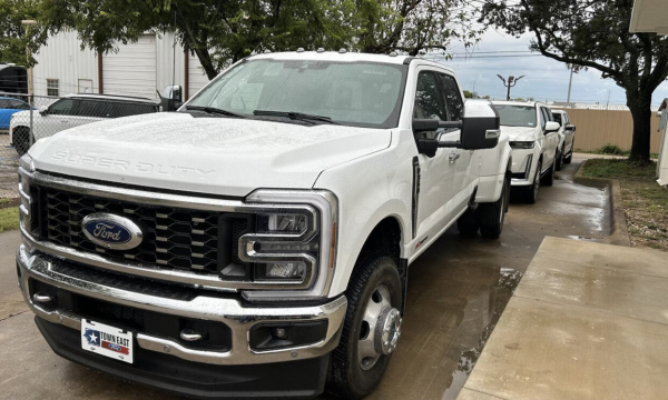 Ford Super Duty F-350 Lariat DRW